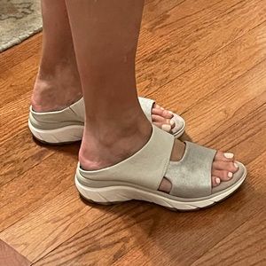 Bionica Airmont Wedge Slide Sandal. Size 7